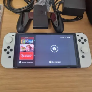 Nintendo Switch OLED con accessori e controller extra