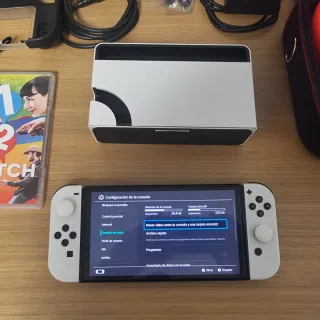 Nintendo Switch OLED con accessori e controller extra