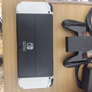 Nintendo Switch OLED con accessori e controller extra