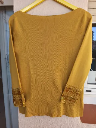 Jersey dorado con pedrería