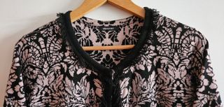 Cardigan Elena Miró Negro y Rosa