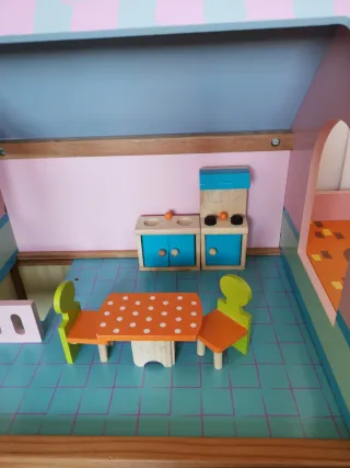 Muebles para casa de muñecas de madera