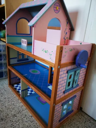 Muebles para casa de muñecas de madera