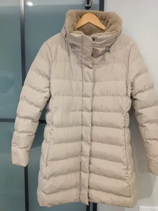 Abrigo plumífero beige