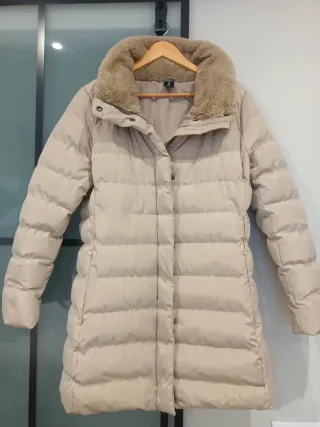 Abrigo plumífero beige