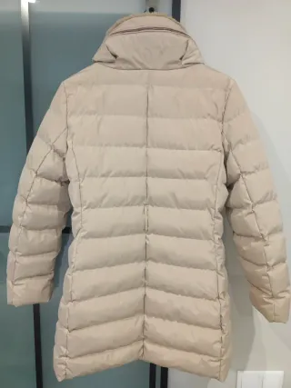 Abrigo plumífero beige