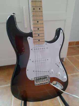 Guitarra Squier Stratocaster by Fender Sunburst