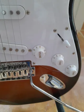 Guitarra Squier Stratocaster by Fender Sunburst