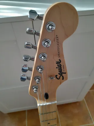 Guitarra Squier Stratocaster by Fender Sunburst