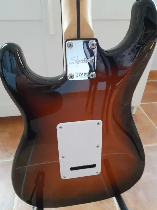 Guitarra Squier Stratocaster by Fender Sunburst