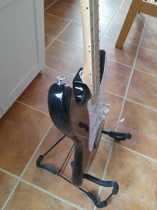 Guitarra Squier Stratocaster by Fender Sunburst