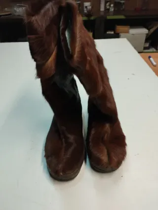 Botas de pelo marrones