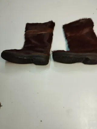 Botas de pelo marrones