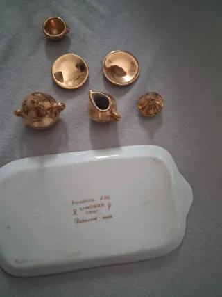 Set da tè in miniatura dorato