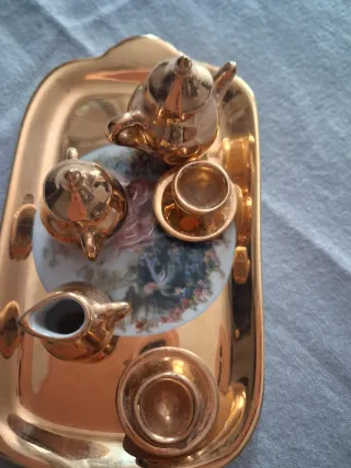 Set da tè in miniatura dorato