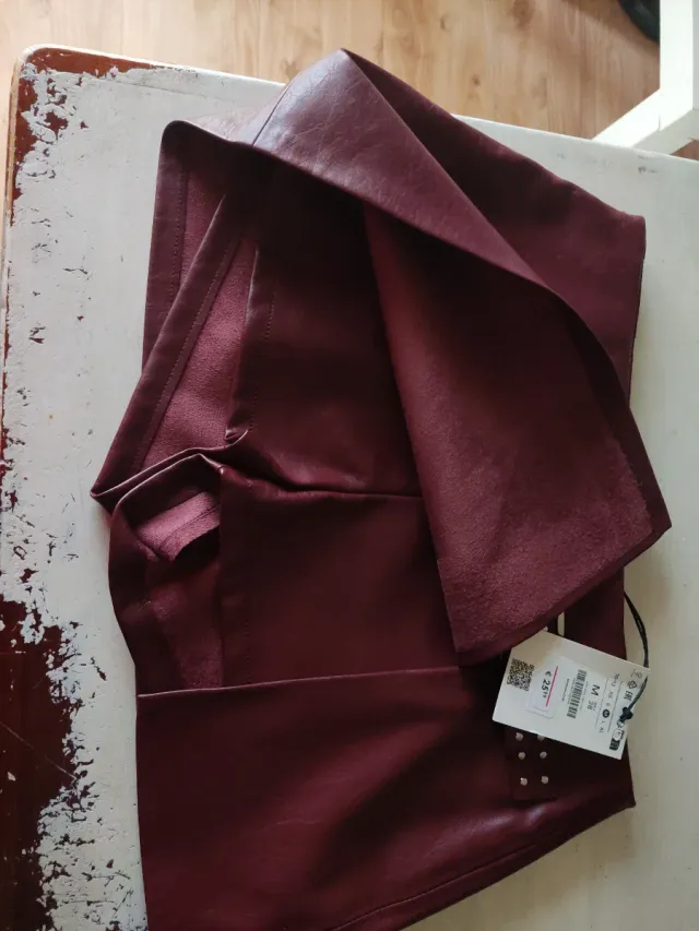 Falda polipiel burdeos sin estrenar Talla M