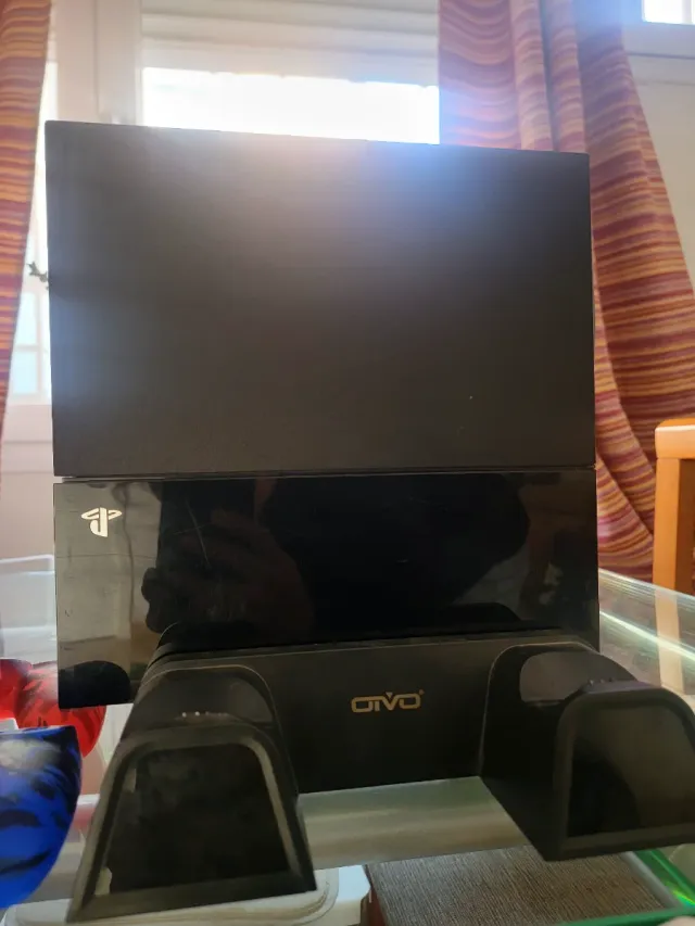 Consola PS4 + 2 Mandos