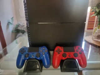 Consola PS4 + 2 Mandos