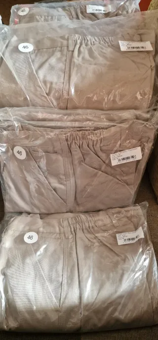 Pantalones de trabajo nuevos.