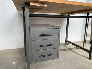 Tavolo in legno massello di faggio e metallo