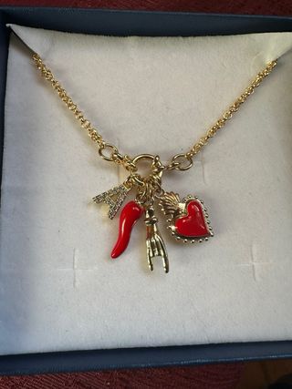 Collana con ciondoli cuore sacro corno