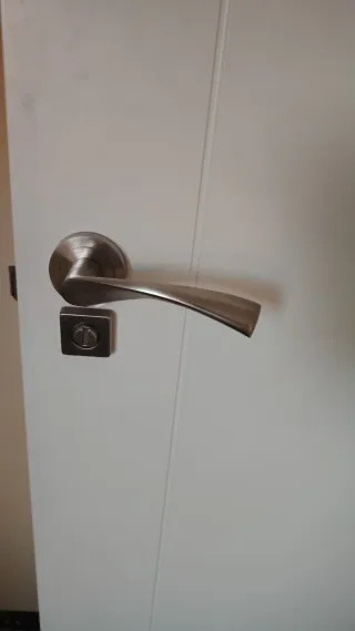 Puerta blanca interior