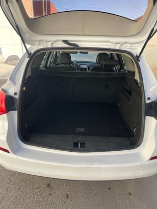 Opel Astra Sport Tourer 2012