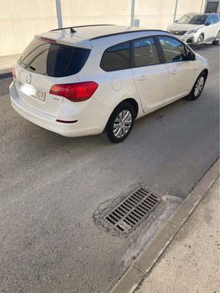 Opel Astra Sport Tourer 2012