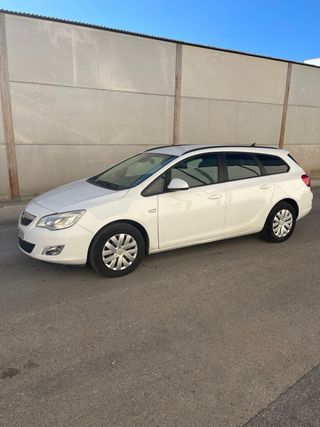 Opel Astra Sport Tourer 2012