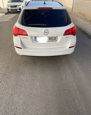 Opel Astra Sport Tourer 2012