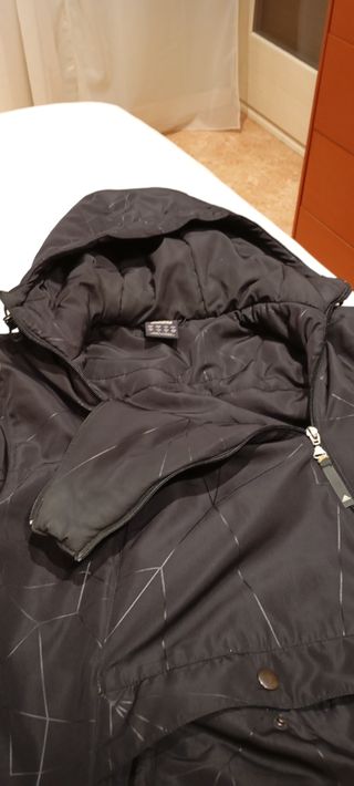 Anorak Adidas Negro con rayas finas en tono gris