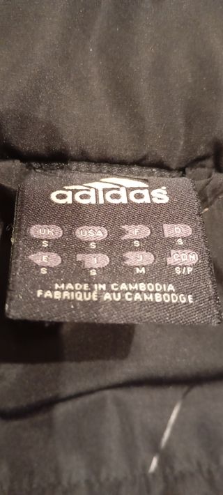 Anorak Adidas Negro con rayas finas en tono gris