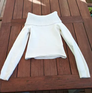 Jersey Bershka blanco escote Bardot