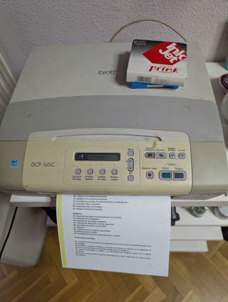 Impresora Brother DCP-165C + cartuchos