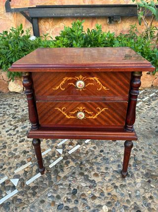 Mesita de noche rústica de madera