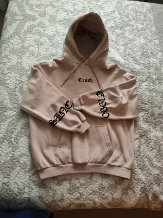 Sudadera rosa con capucha y estampado