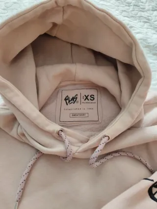 Sudadera rosa con capucha y estampado