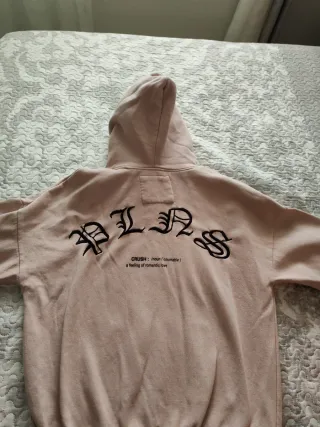 Sudadera rosa con capucha y estampado