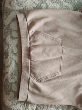 Sudadera rosa con capucha y estampado