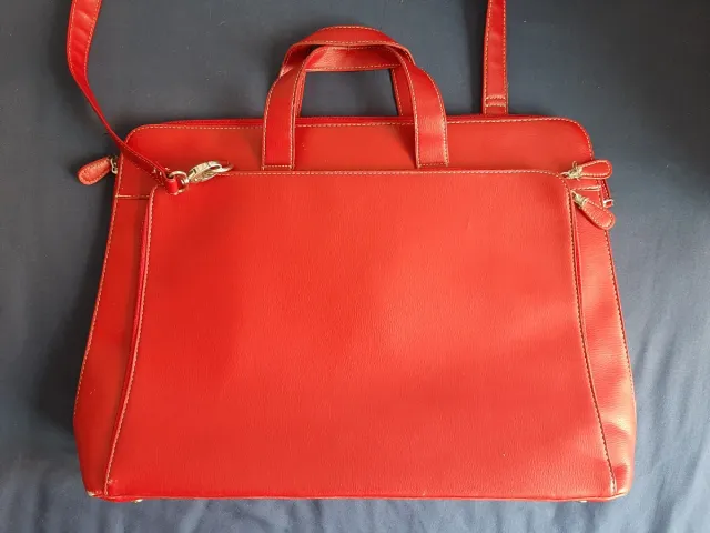 Custodia rossa per laptop