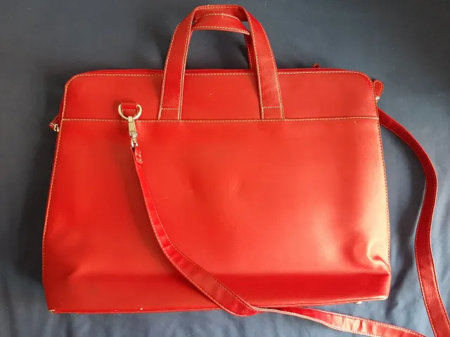 Custodia rossa per laptop