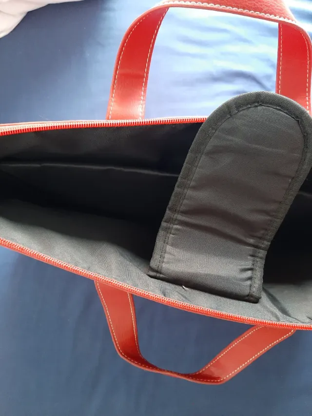 Custodia rossa per laptop