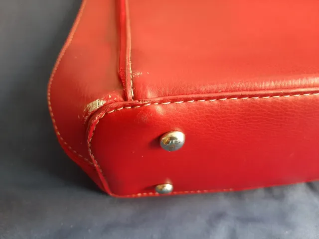 Custodia rossa per laptop