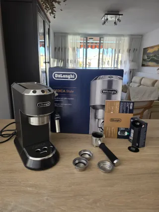 Cafetera DeLonghi Dedica