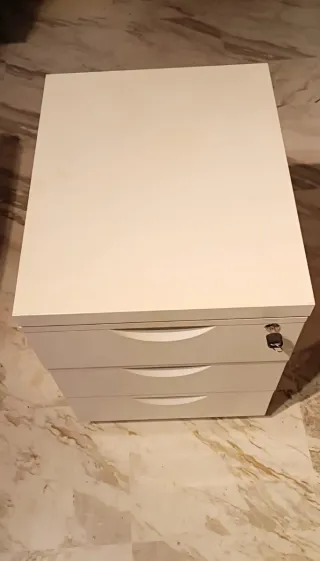 Mueble archivador con ruedas