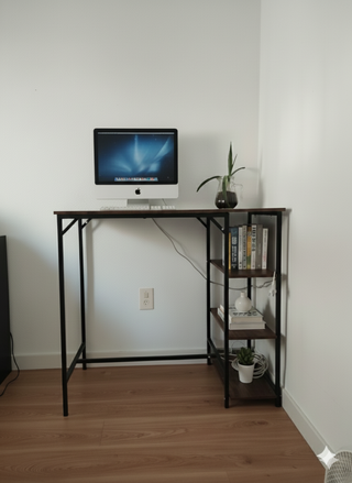 Tavolo alto da bar con 3 ripiani in legno e metallo