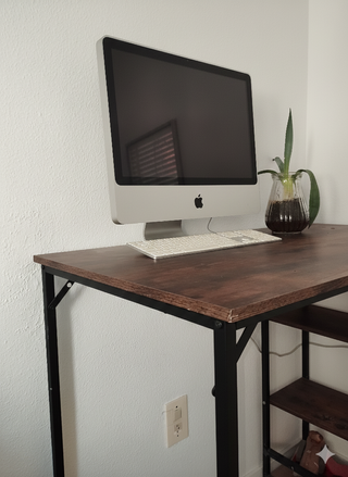 Tavolo alto da bar con 3 ripiani in legno e metallo