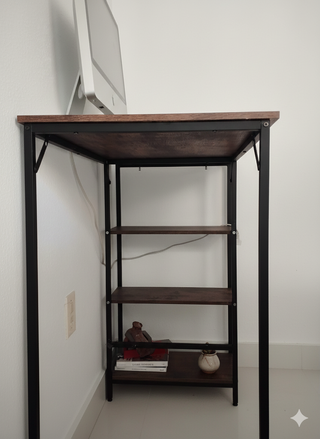 Tavolo alto da bar con 3 ripiani in legno e metallo