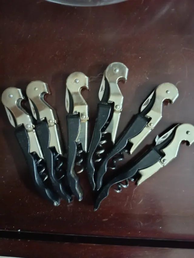 Apertura bottiglie e cavatappi