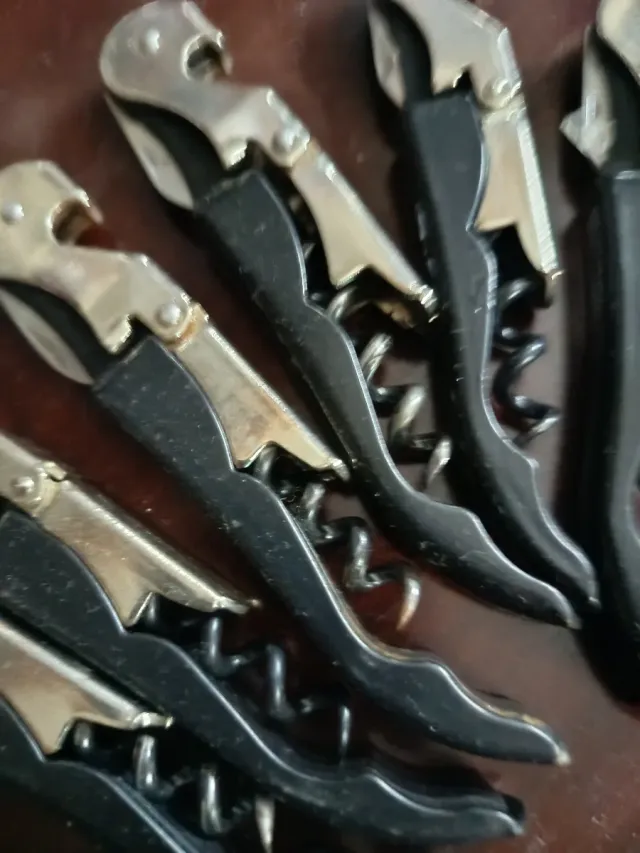 Apertura bottiglie e cavatappi